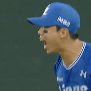 빛나는 집중력! 호수비 모음 #덕아웃1열 (08.17 롯데전) #shorts